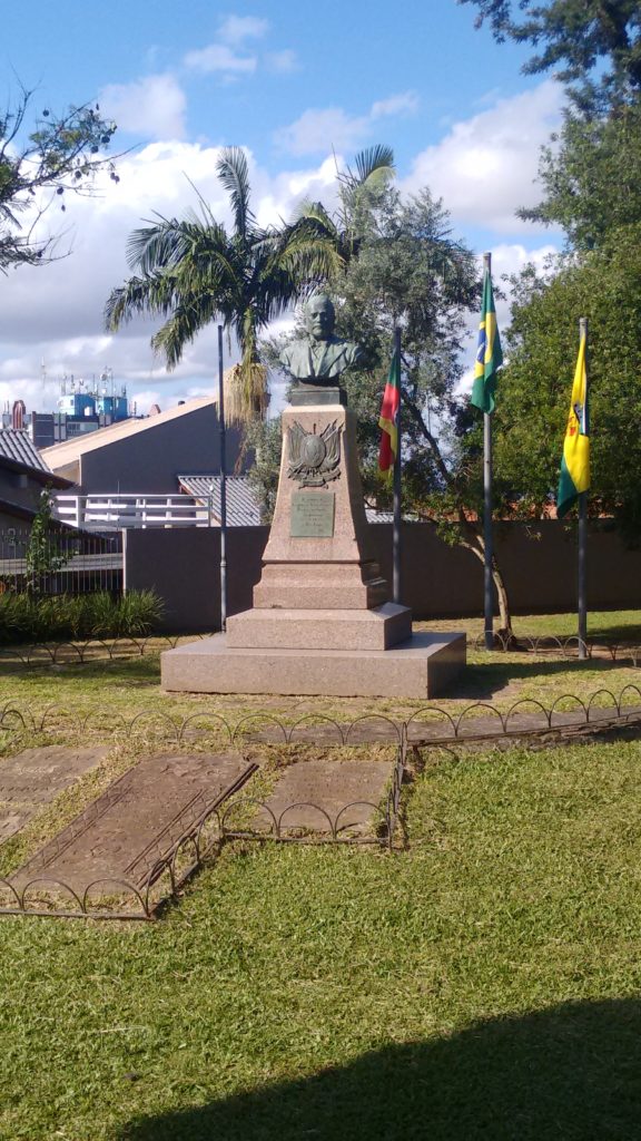 monumento-a-gomes-jardim